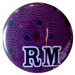 Badge à fond jaune pétant floqué Café Lecture Le Remue-Méninge Saint-Éienne